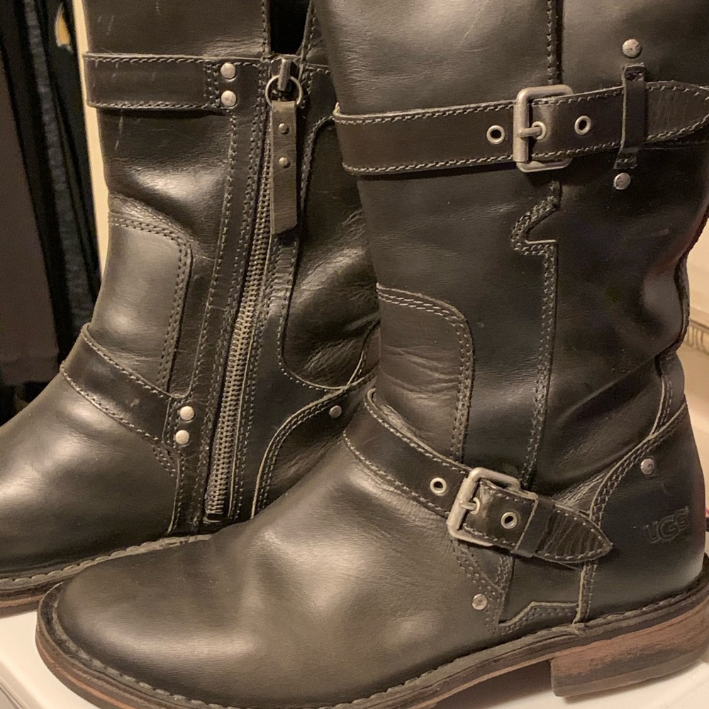 UGG Distressed Leather Moto Boots w/Sherpa Footbed Sz 7